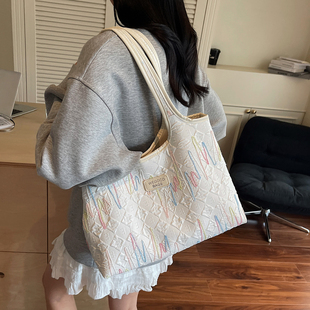 刺绣帆布包包女大容量2025新款小众单肩布包高级感通勤腋下托特包