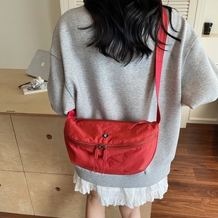 日系新款超轻防水牛津布包女百搭单肩斜挎包尼龙轻便实用马鞍包