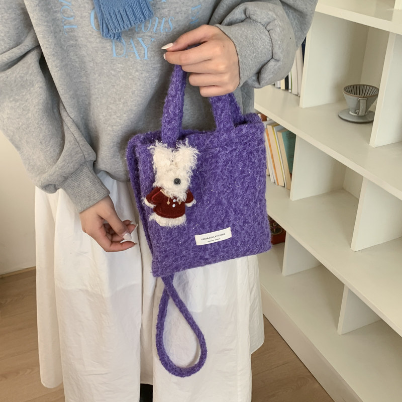 可爱斜挎毛绒包包女2025冬新款学生通勤毛茸茸小包卡通手提手机包