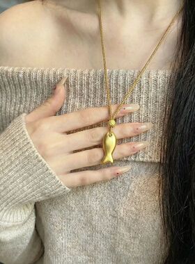 富贵小黄鱼项链精致实心吊坠轻奢年年有鱼送女友生日礼物佩戴通勤