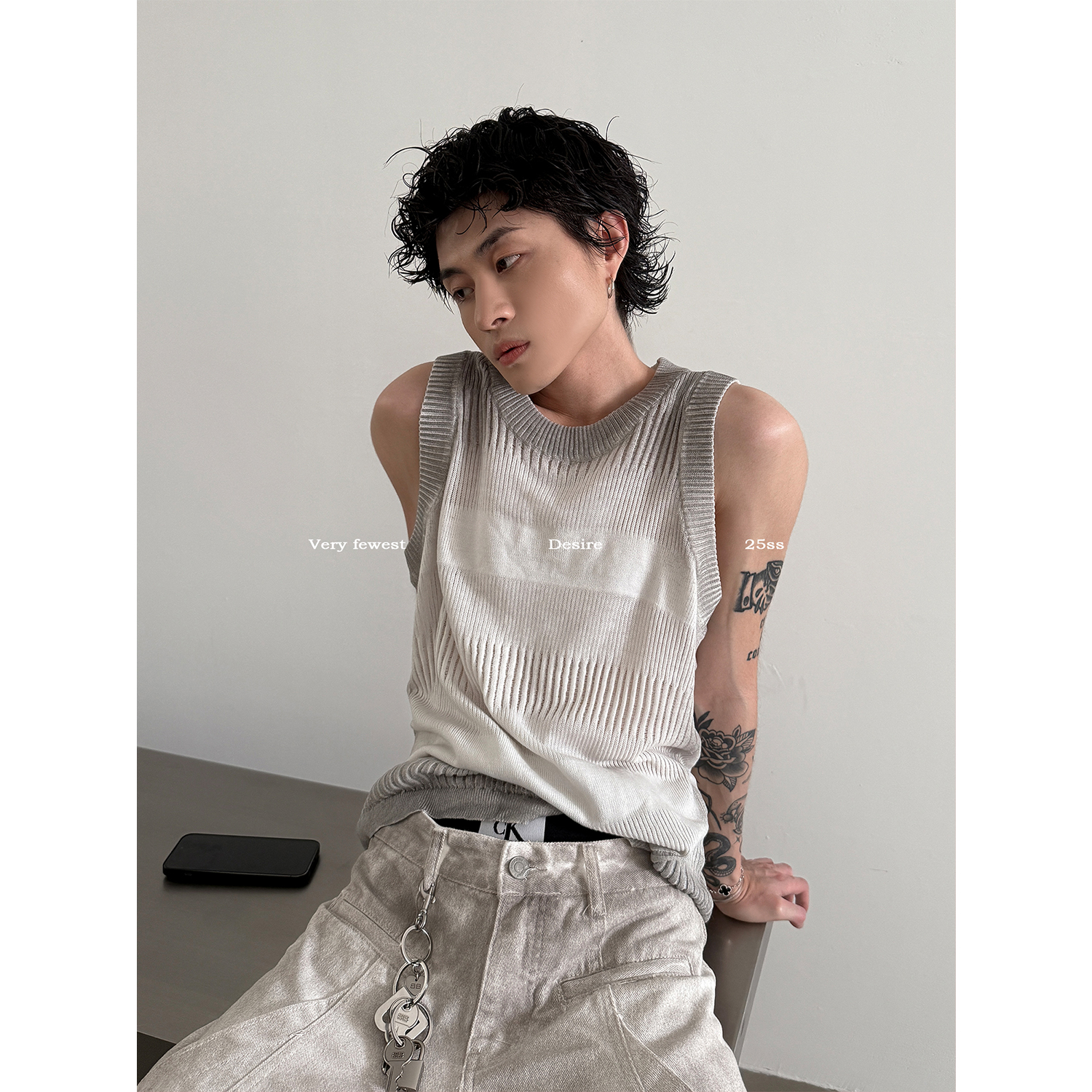 小众做旧渐变针坎肩背心针织衫