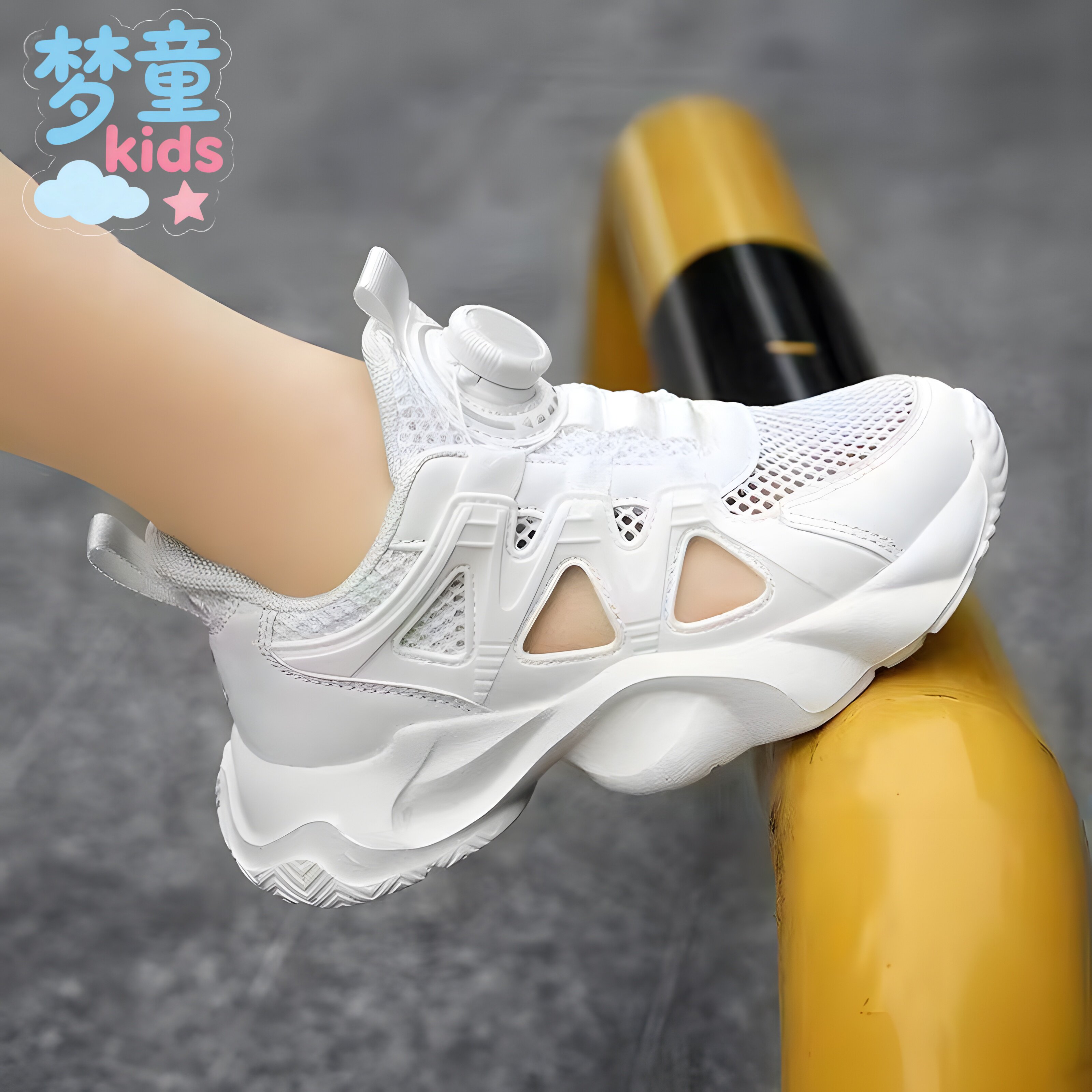 男童运动鞋2026夏季新镂空单网框子透气女孩沙滩网鞋小白鞋凉鞋
