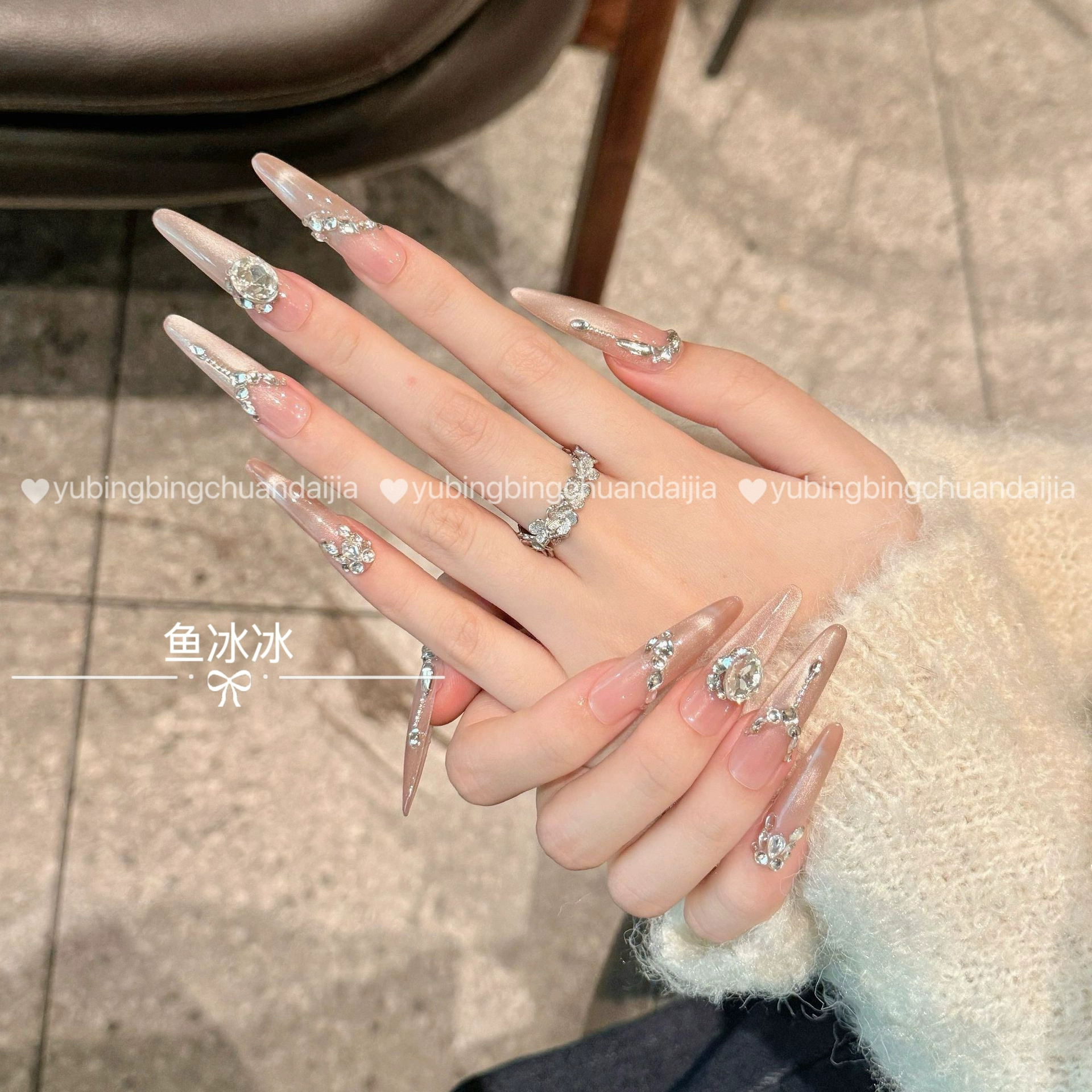 【往日云烟】纯手工穿戴美甲中长款猫眼堆钻显白裸色高级感指甲贴