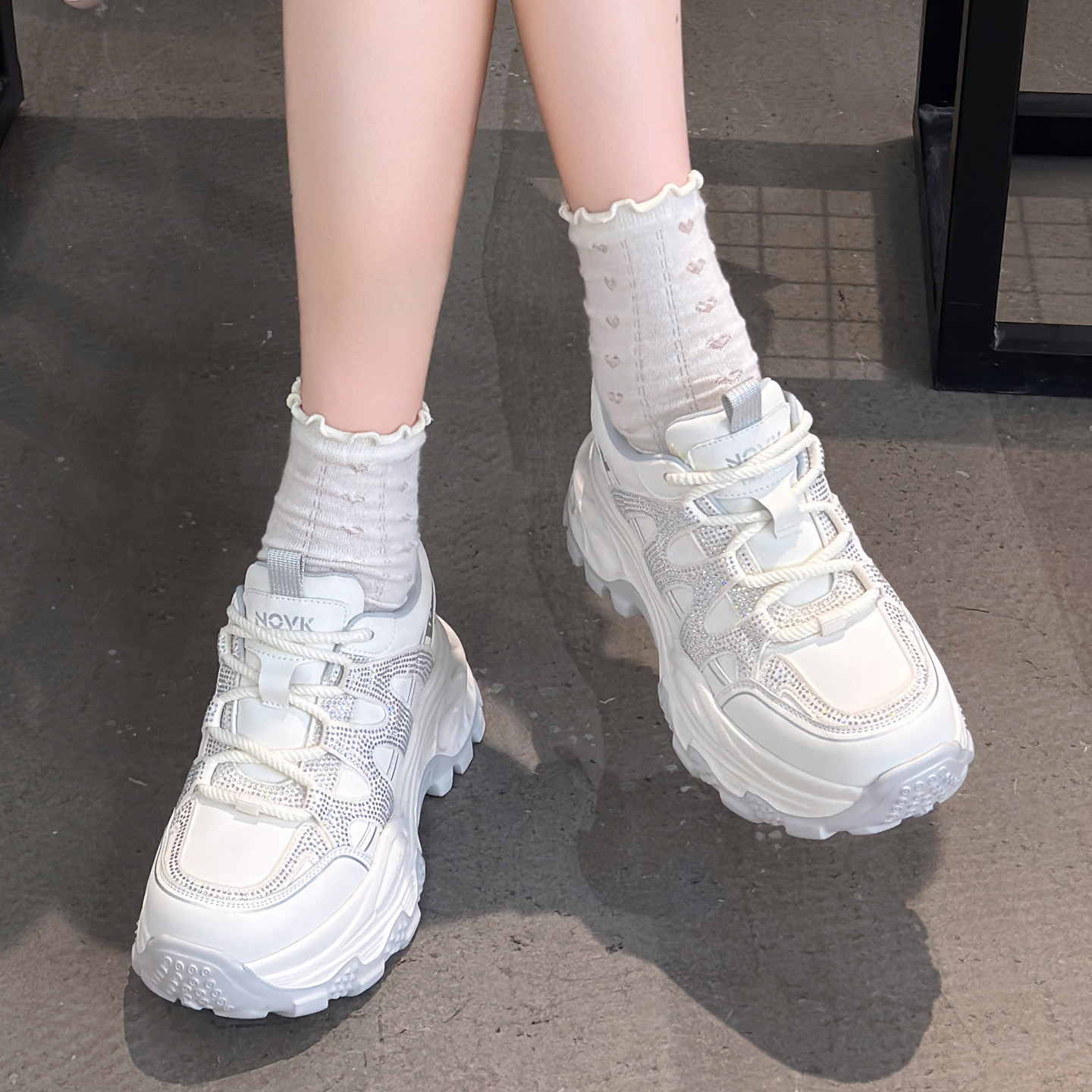 运动鞋女2026秋季新款女士小白鞋水钻休闲鞋厚底内增高百搭老爹鞋