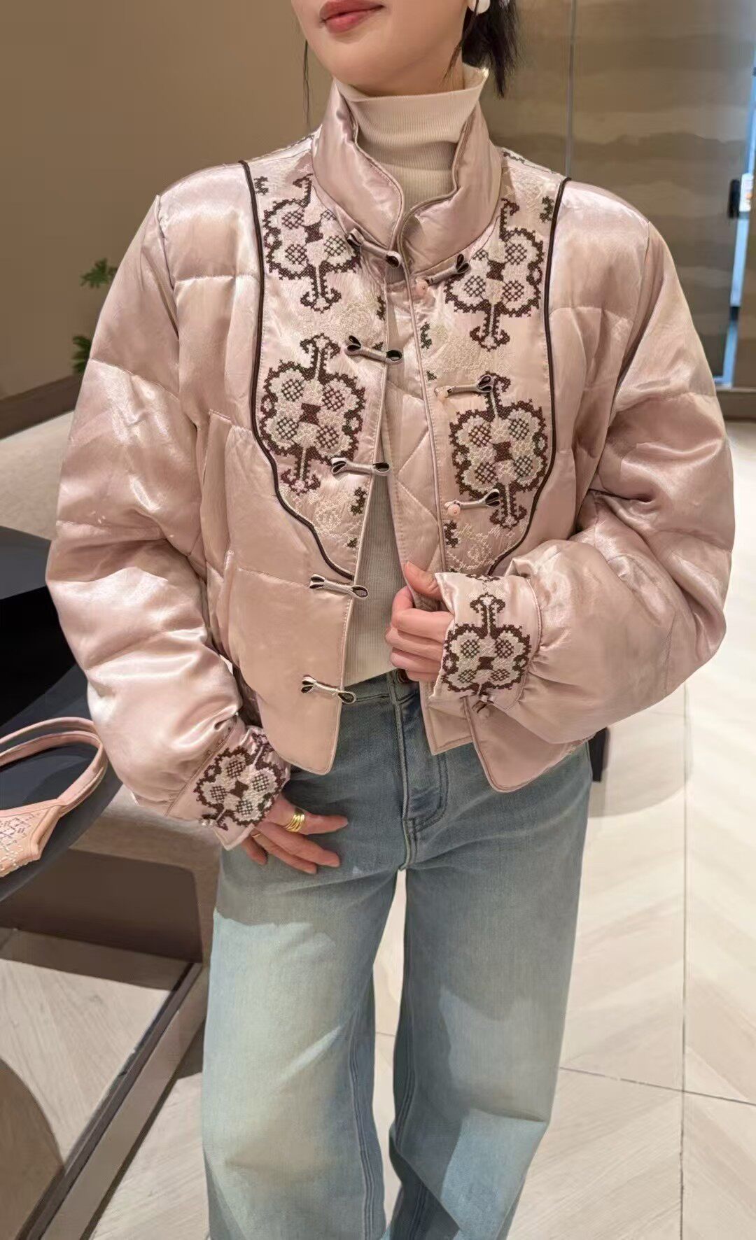 2025冬季高级感刺绣羽绒服外套女