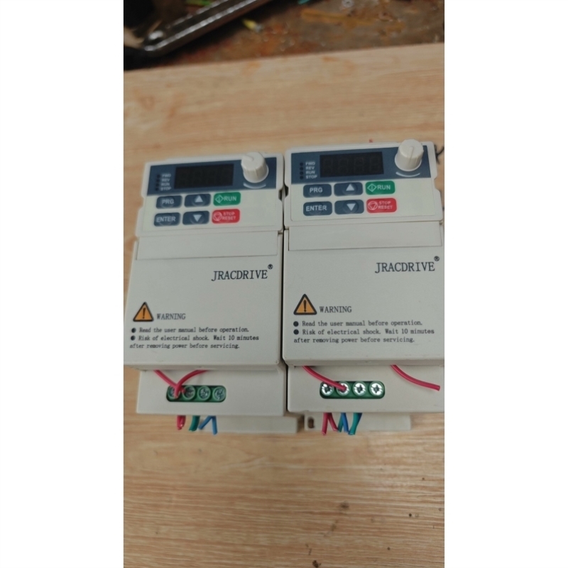 售前询价1.5kw佳乐JAC100变频器两台,功能包好,内外皆较新实