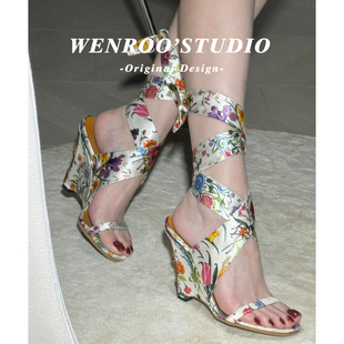 复古缎面交叉绑带坡跟罗马凉鞋女2026夏季新款白色性感绝美高跟鞋