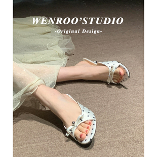 温柔风波点蝴蝶结露趾细跟凉鞋女夏外穿2026新款白色气质低跟拖鞋