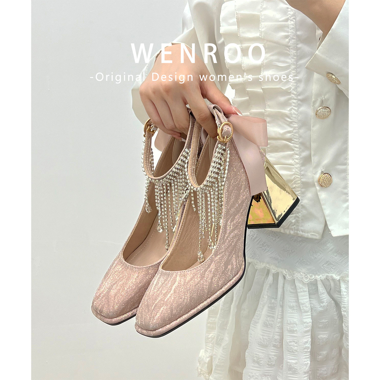 香槟色绝美水钻吊坠高跟鞋女粗跟法式婚鞋2026新款不累脚方头单鞋