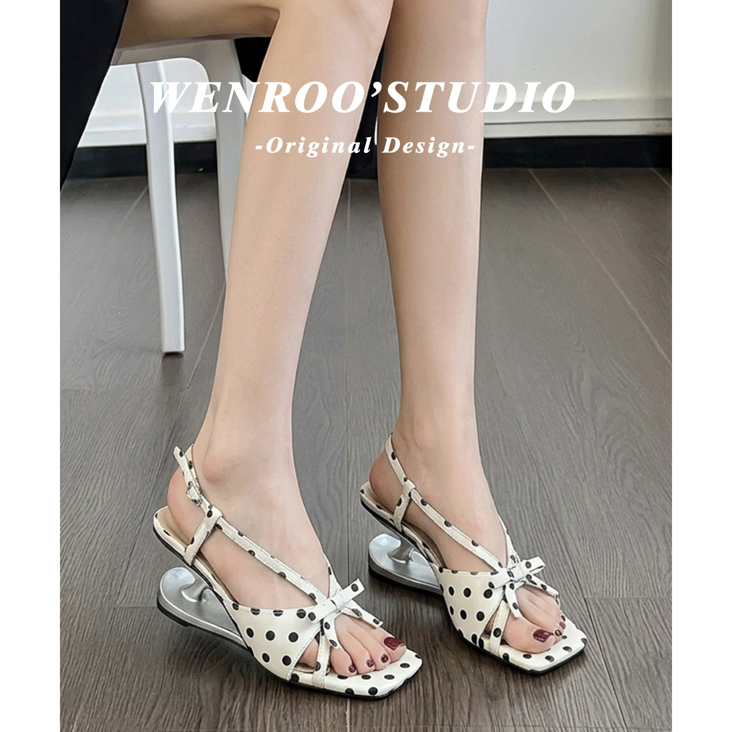 法式仙女风白色波点一字带坡跟凉鞋外穿2026夏季新款配裙子高跟鞋