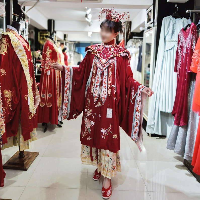 新娘中式出阁明制汉服图片