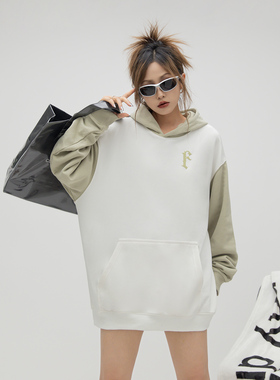 ONE PASS 发泡字母拼接插肩袖连帽卫衣女春季情侣宽松复古上衣