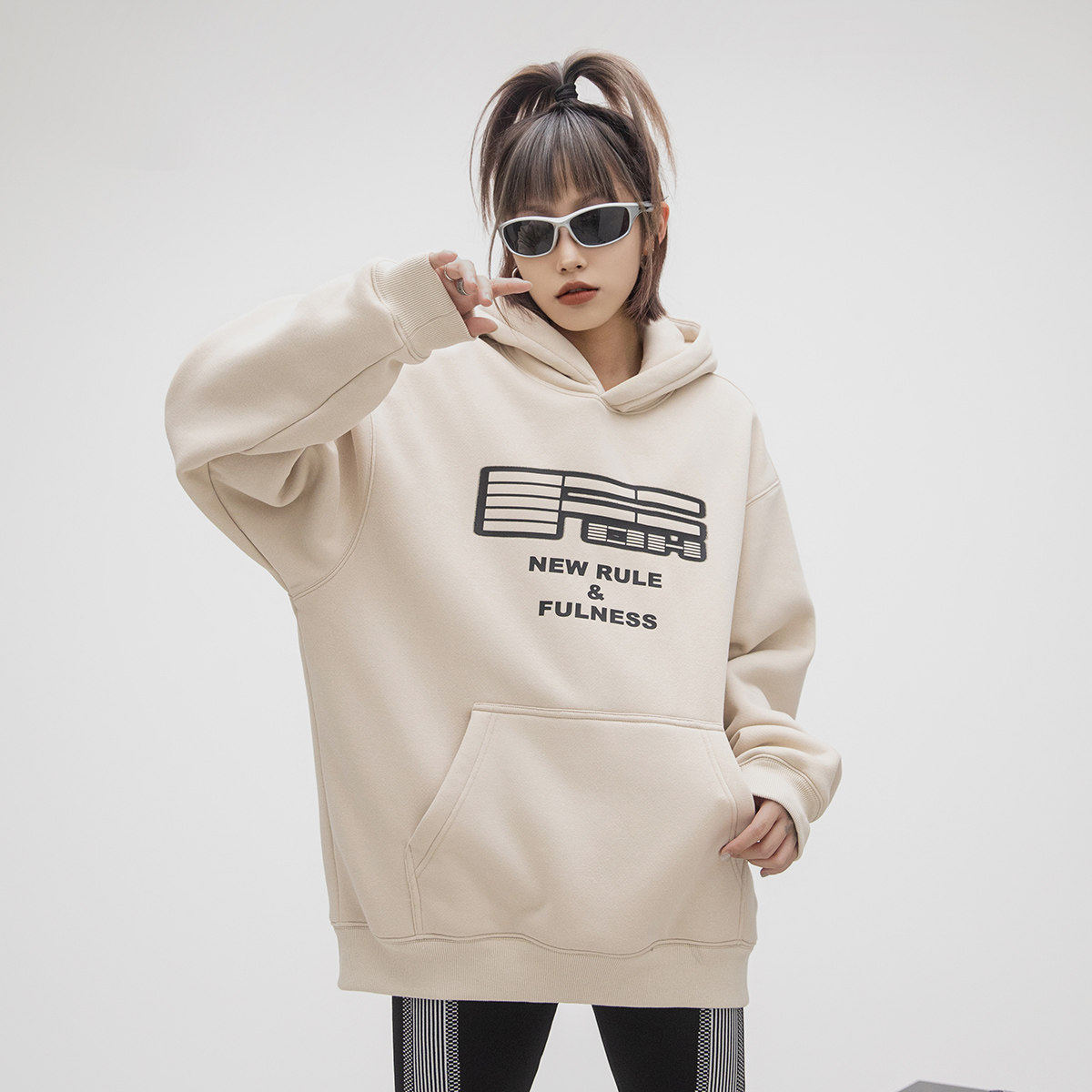 380g重磅字母印花加绒卫衣女图片