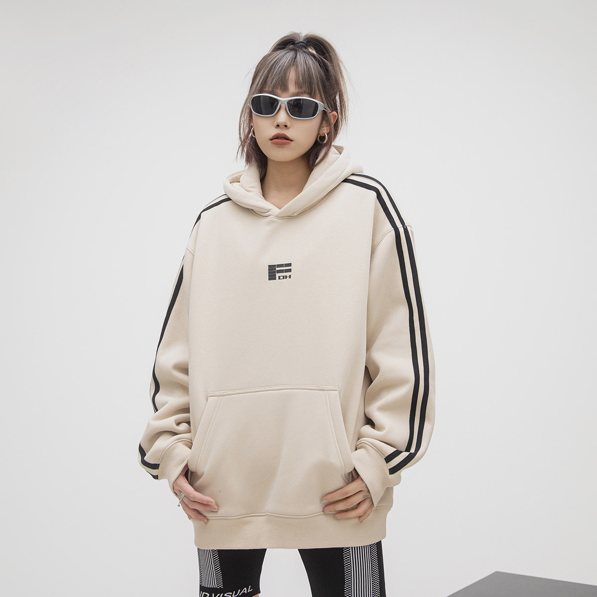 380g重磅发泡字母连帽加绒卫衣女图片