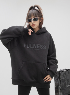 ONE PASS 380g重磅字母印花插肩袖加绒连帽卫衣女春季宽松帽衫