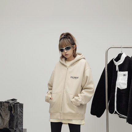 ONE PASS 380g重磅幻彩字母连帽开衫加绒卫衣女春季新款宽松外套