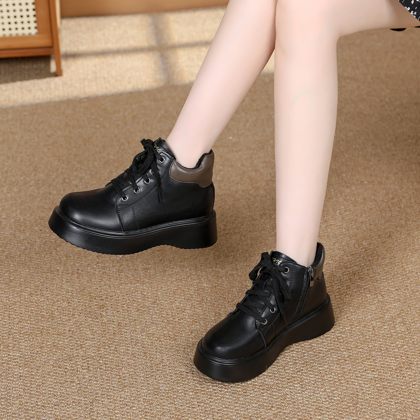 复古厚底短靴女款英伦风松糕羊毛靴女2025新款秋冬保暖加绒马丁靴