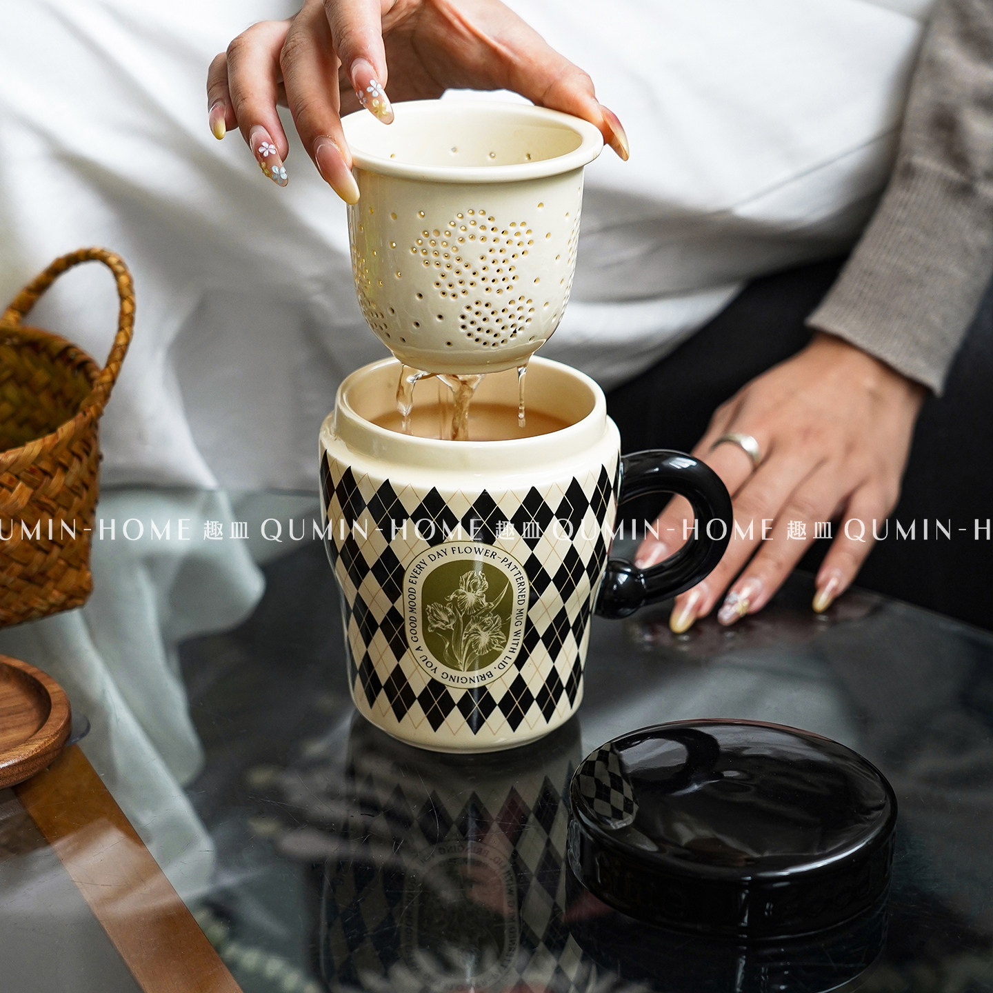 趣皿创意陶瓷马克杯办公室茶水分离泡茶杯法式菱格带盖带把喝水杯