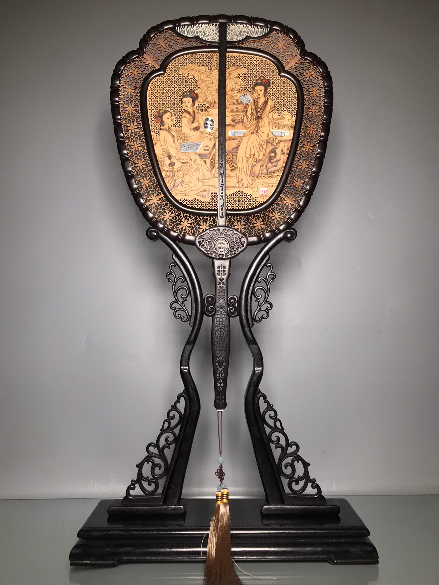 골동품 및 기타 골동품 나무 조각 컬렉션 침향으로 상감된 흑단 손으로 조각한 숙녀 궁전 부채 병풍 장식품