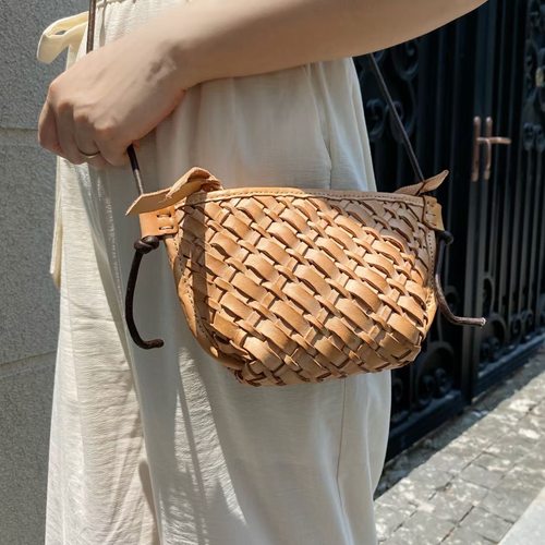 头层牛皮植鞣皮女包单肩斜挎手机包杂物包编织贝壳包树膏皮纯色