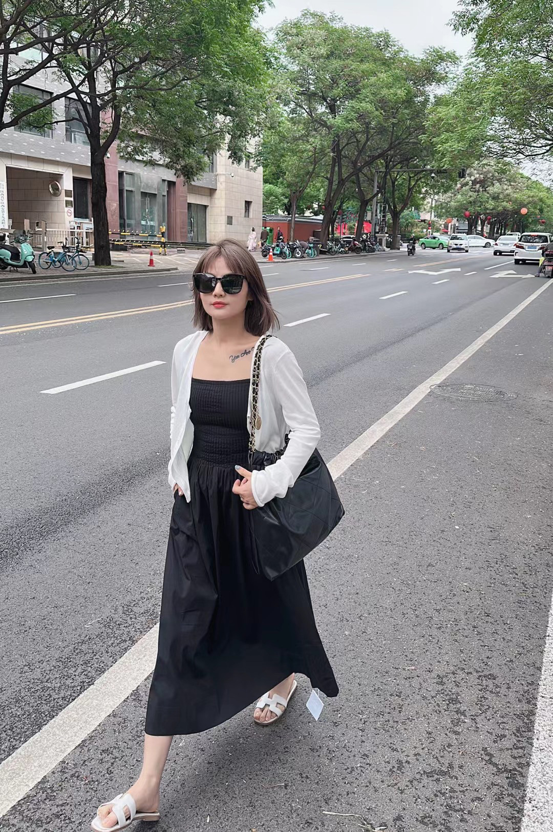 CHIC小众明星同款高级感极简吊带显瘦高腰长款黑色连衣裙女