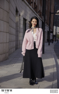 WIWH23新 艺术感镂空针织毛衣延续解构美学大V领落肩设计 粉色开衫