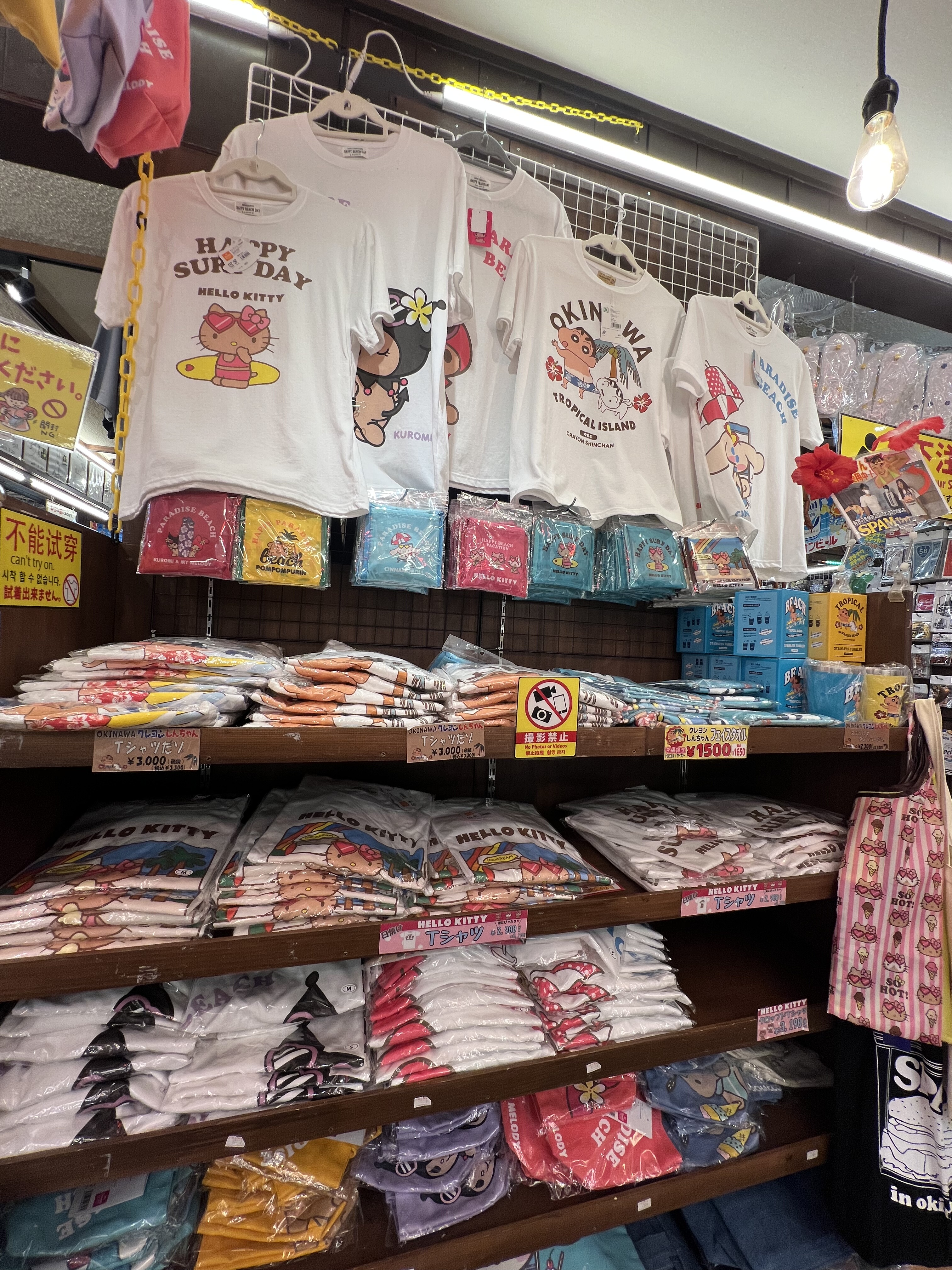 日本冲绳本地特产限定蜡笔小新/hellokitty黑皮短袖/托特包