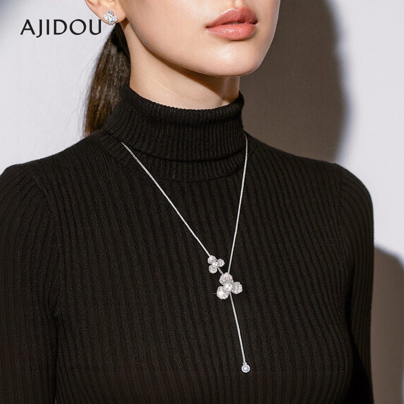 AJIDOU阿吉豆项链女款三叶草简约长颈链轻奢小众设计感气质毛衣链