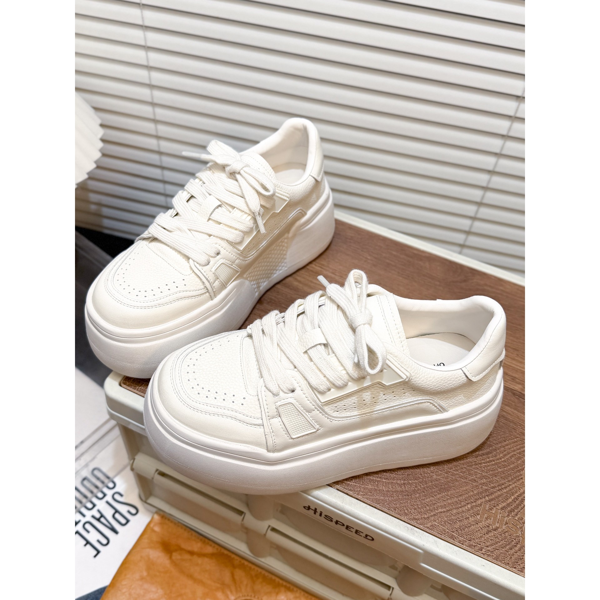 日本OFFCAT真皮松糕厚底小白鞋女2026款时尚百搭做旧运动休闲板鞋,流行男鞋,休闲板鞋,淘宝优惠券,粉丝福利购,淘宝优惠卷