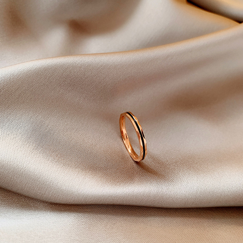 网红时尚个性简约黑圈钛钢戒指女ins冷淡风小众设计高级感新款潮