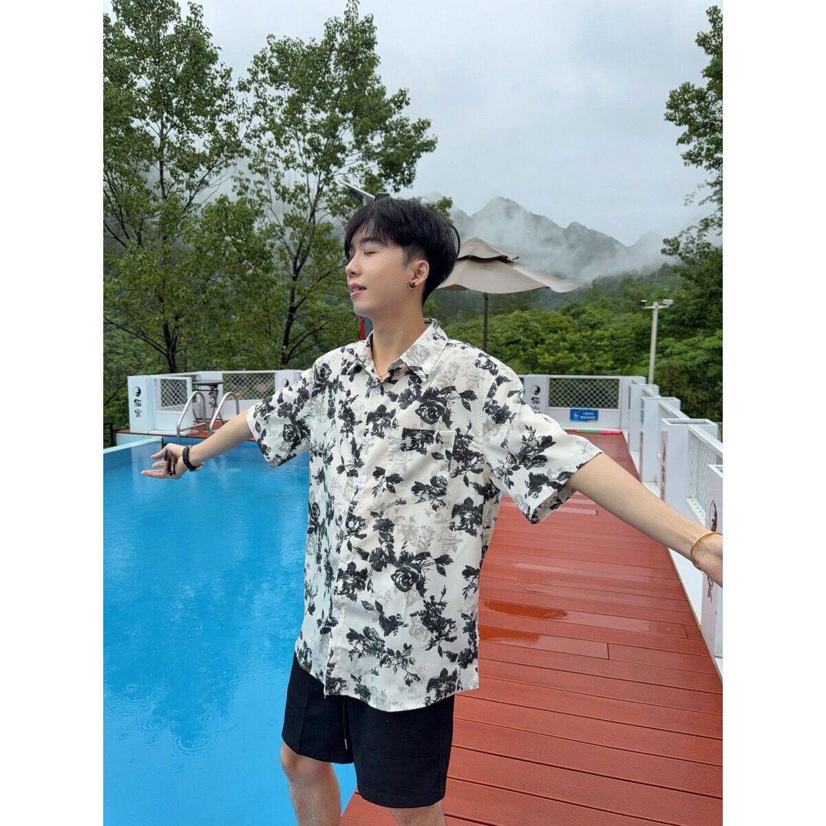 夏装轻薄透气夏威夷度假宽松休闲痞帅垂感短袖花衬衫男