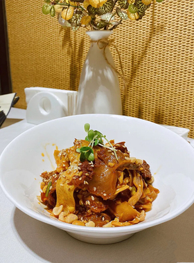 农家乐土菜馆陶瓷白色斜口碗圆形特色炒菜盘圆形深碗小菜盘个性盘