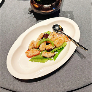 陶瓷纯白旦形如意餐具后厨炒菜热菜盘子不规则特色盘子川菜小炒盘