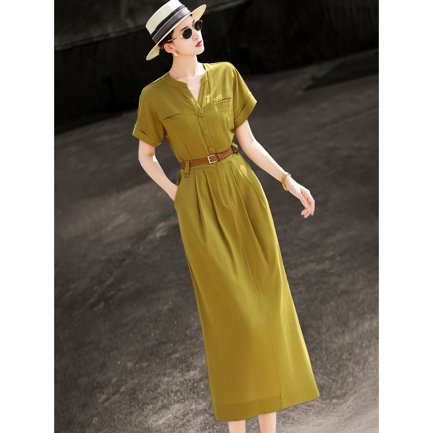 兰瑟儿2026夏季新款气质通勤V领连衣裙女短袖收腰显瘦直筒中长裙