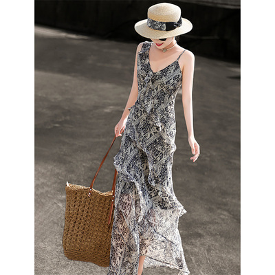 气质法式浪漫度假风吊带裙