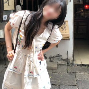 气质半身裙 夏日甜美套装 学院甜美风上衣白色V领衬衫 高级时尚