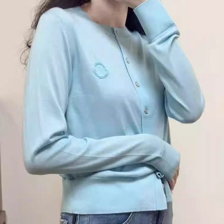 羊毛重工钉珠圆领单排扣针织衫