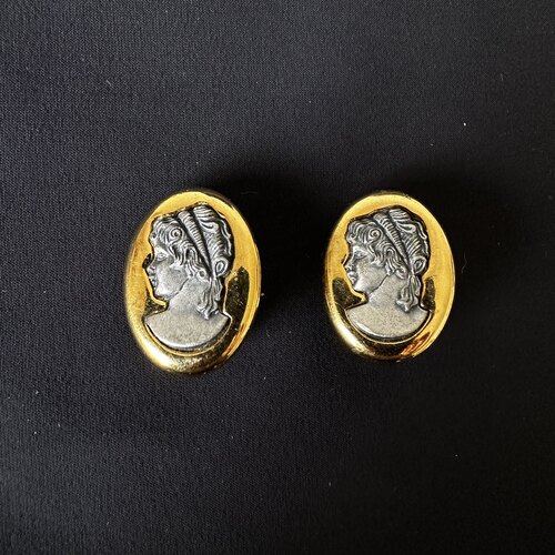Vintage Pierre Cardin 卡梅奥浮雕耳夹