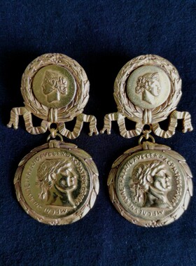 Vintage Askew London 镀金浮雕硬币吊坠耳夹