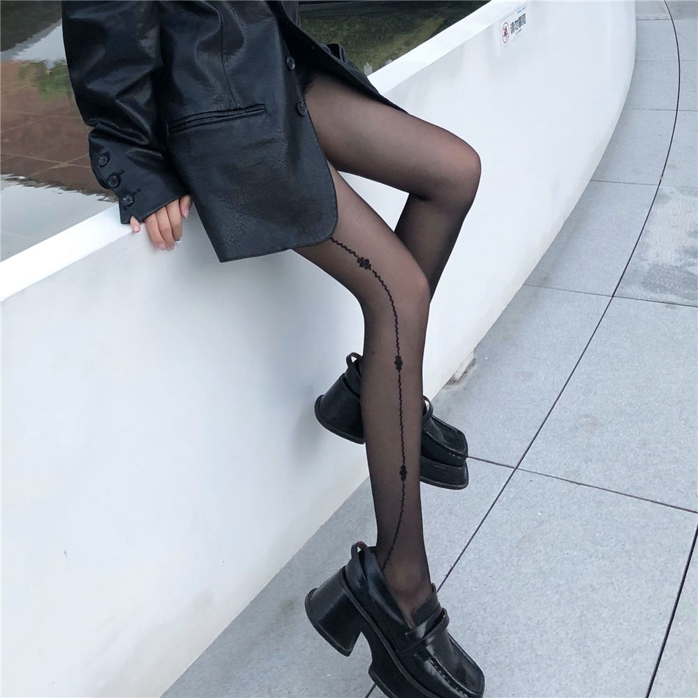 辣妹侧面甜酷暗黑系显超薄美腿