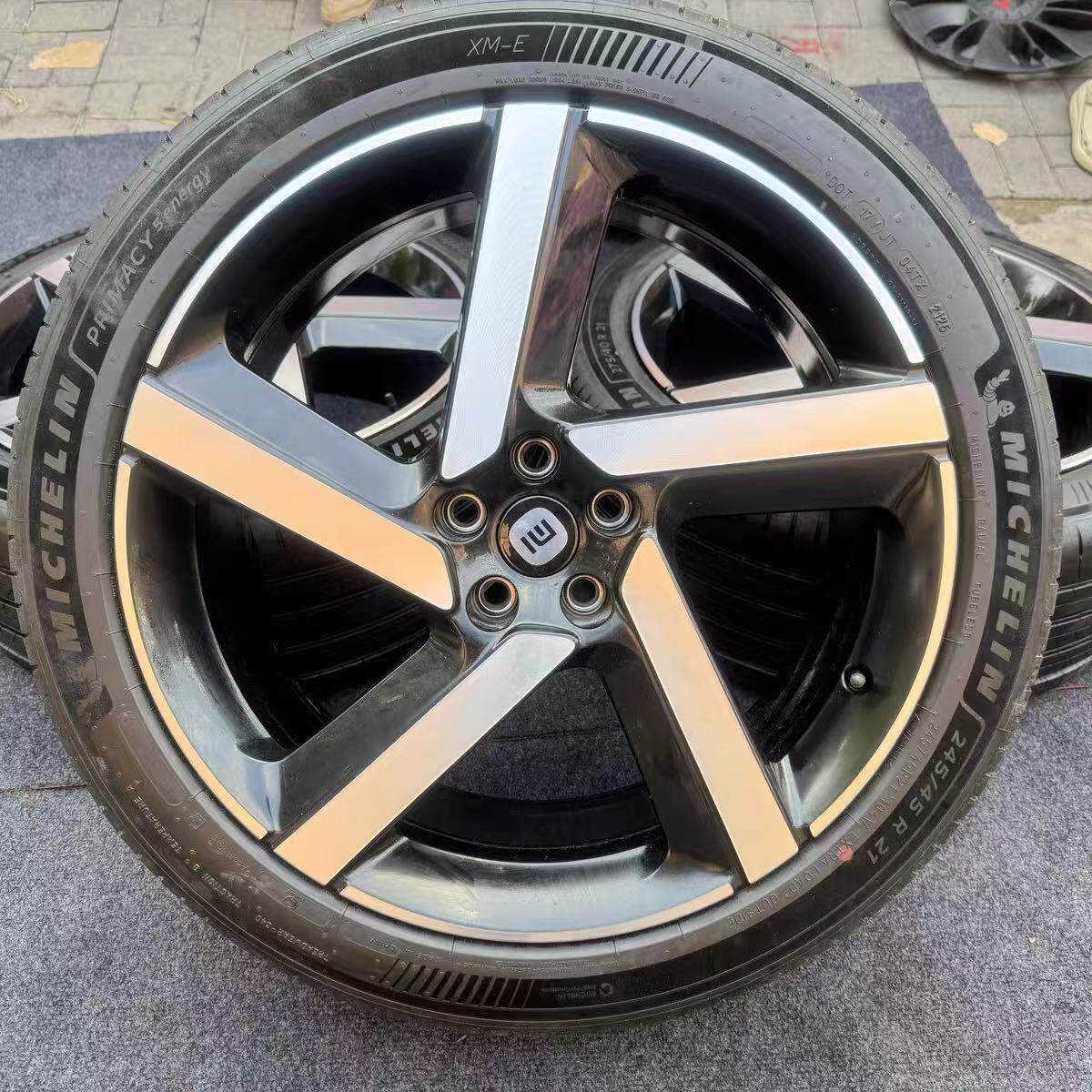 米其林245/55R19 245/50R20 245/45R21 275/40R21小米YU7原厂轮胎