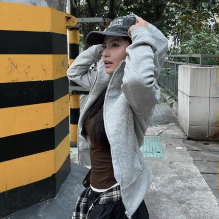 小个子穿搭灰色美式修身短款卫衣女开衫拉链外套2025新款爆款帽衫