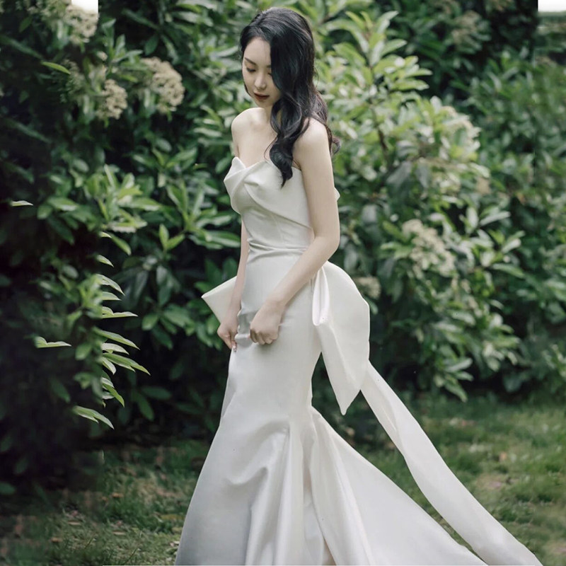 抹胸轻婚纱2022新款气质旅拍显瘦出门纱夏季超仙露背简约缎面礼服