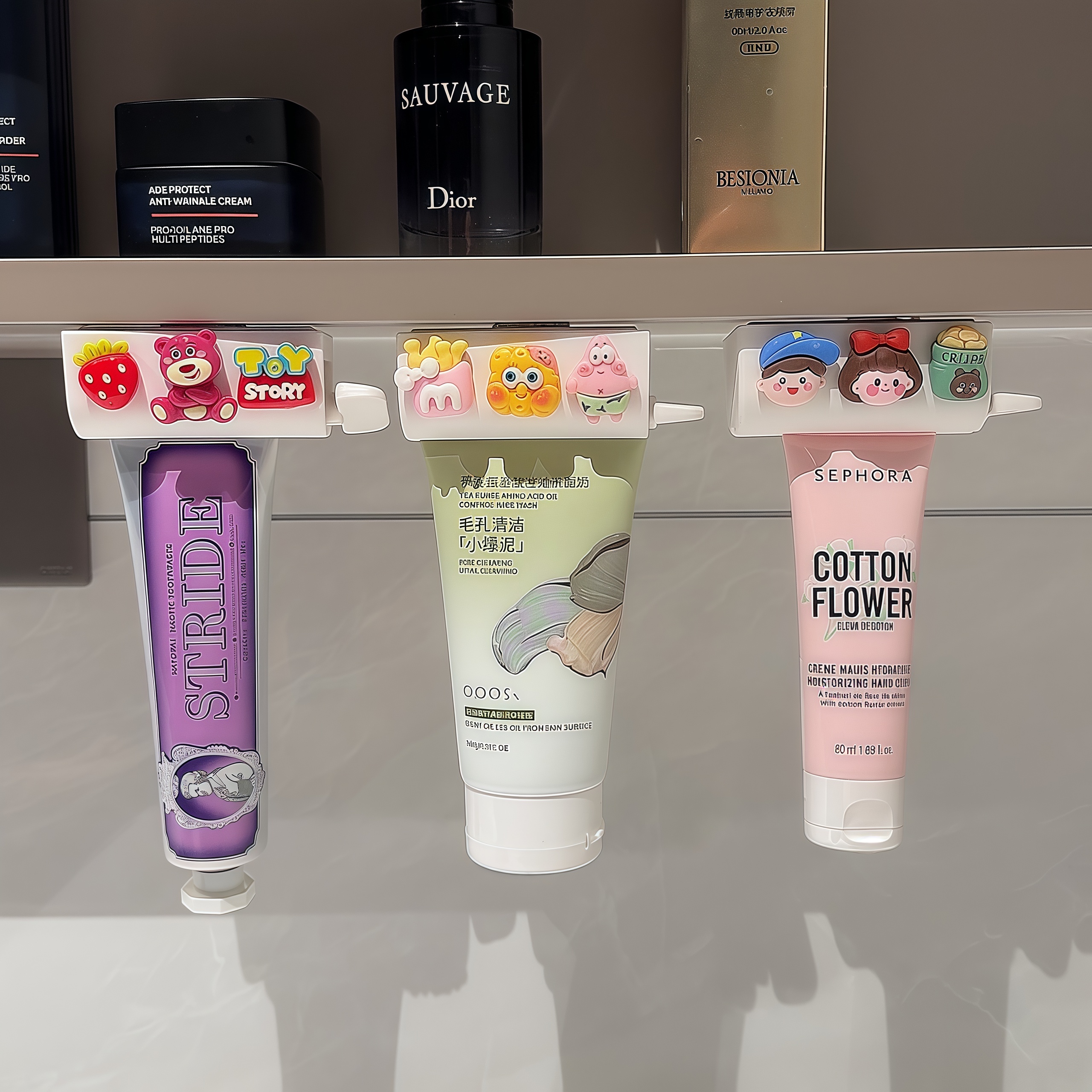 高颜值免打孔磁吸挤牙膏器