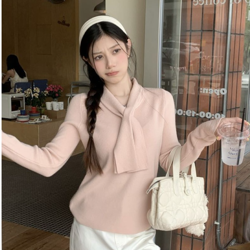 设计感围巾领纯色针织衫