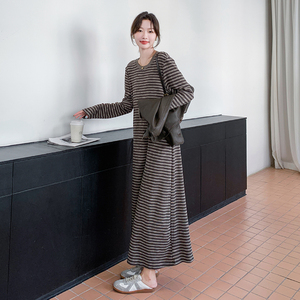 韩系PU皮马甲条纹女春秋2025新款独特绝美盐系减龄长裙图片