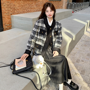 格纹拼接小香风羽绒服外套女2025冬季新款高级感气质小个子短上衣图片