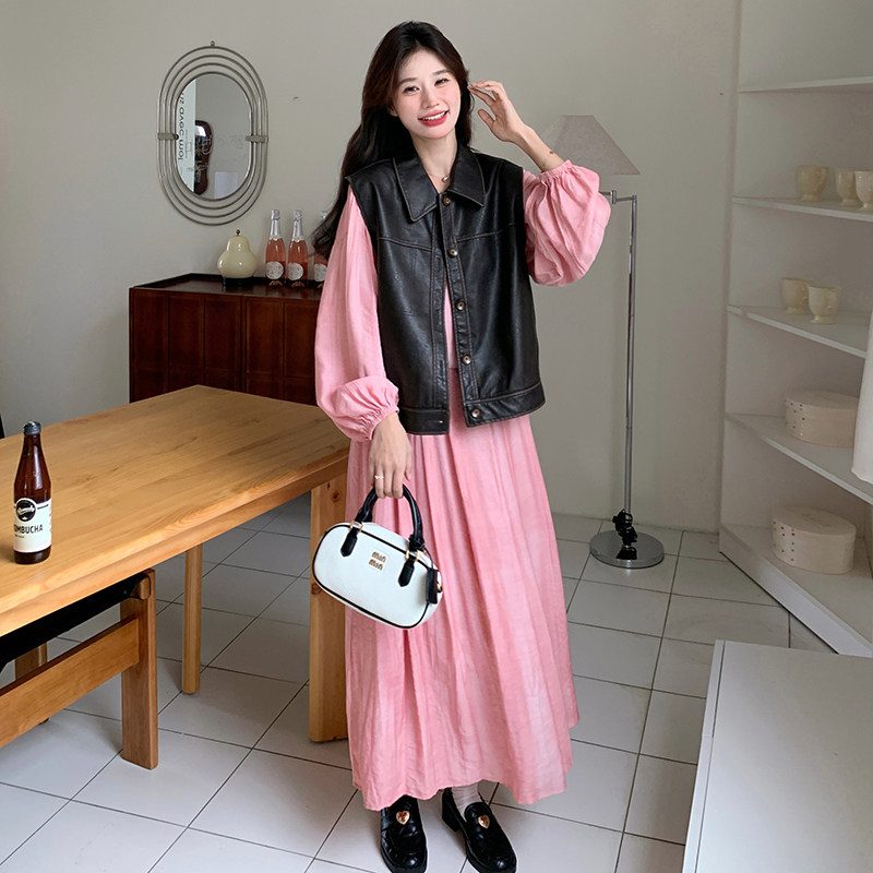 盐甜系穿搭pu皮马甲配粉色连衣裙女2025早春新款显瘦长裙两件套装图片
