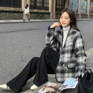 V领格子羽绒内胆小香风呢大衣外套女冬季高级感毛呢外套短款名媛图片