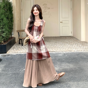 法式格纹v领背心连衣裙套装女2025新款复古高级感半身裙两件套图片